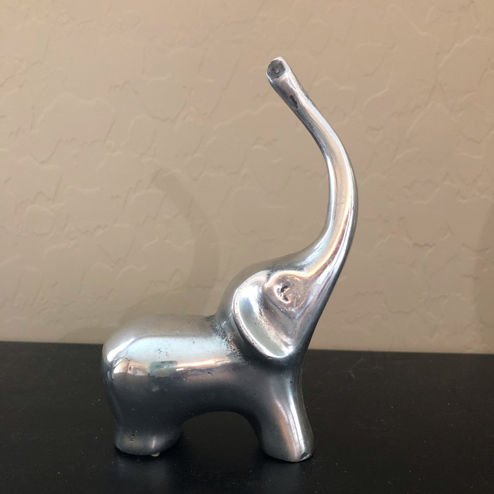 Pewter elephant ring holder